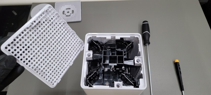 Product teardown: Verizon (Wistron NeWeb Corporation) CR1000A WiFi 6E ...